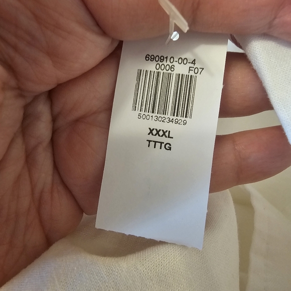 White Old Navy Men's Classic Fit Everyday Linen-Blend Blend Button Down Shirt - Picture 5 of 6